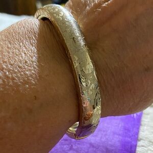 Elegant Gold tone Bangle Bracelet